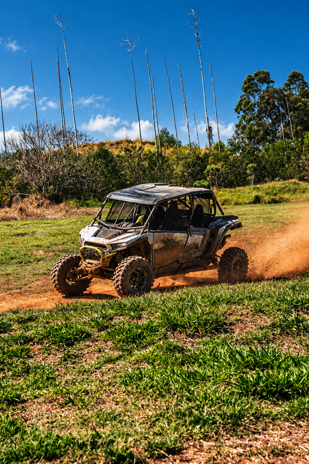 Veículo 4x4 contornando a trilha